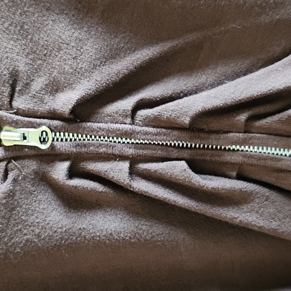 Sweater with hood - Picture 2 of 4